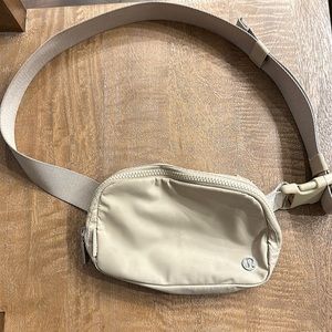 Lululemon Cross Body Back - Beige